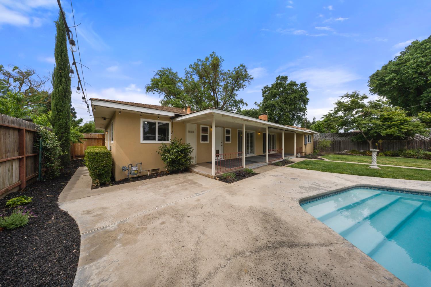 936 College Ave, Modesto, CA 95350