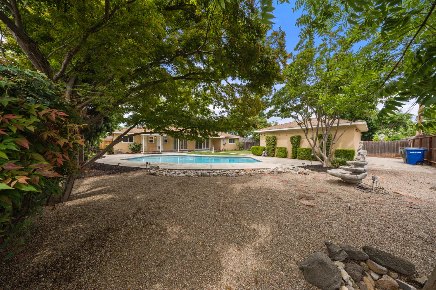 936 College Ave, Modesto, CA 95350