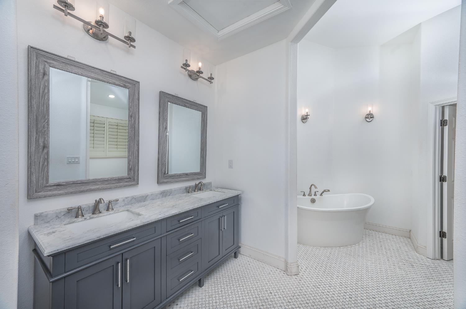 2800 Olympus Ct, Modesto, CA 95356