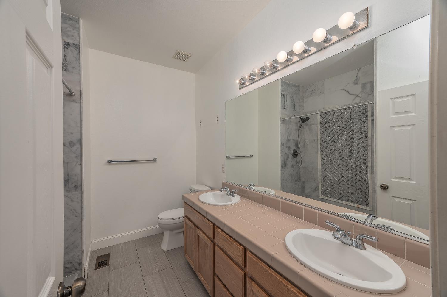 2800 Olympus Ct, Modesto, CA 95356