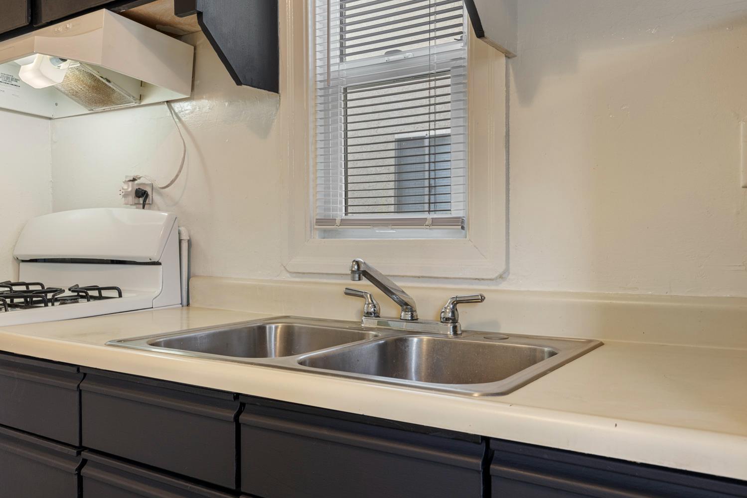 512 N Palm St, Turlock, CA 95380