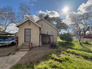 226 226 1/2 Ruberto St, Modesto, CA 95351