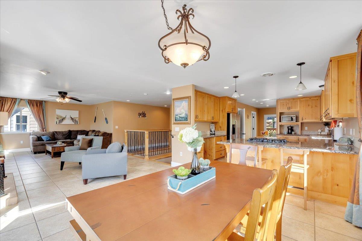 483 Sunrise Rd, Copperopolis, CA 95228