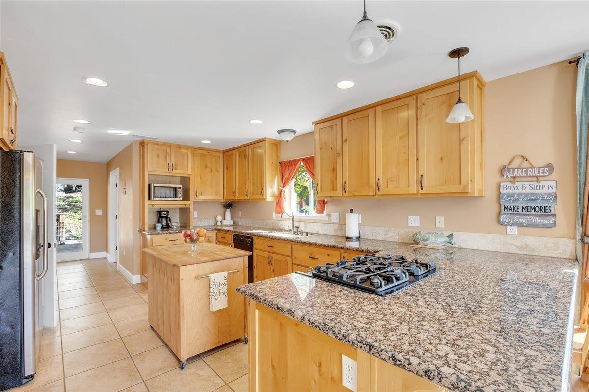 483 Sunrise Rd, Copperopolis, CA 95228