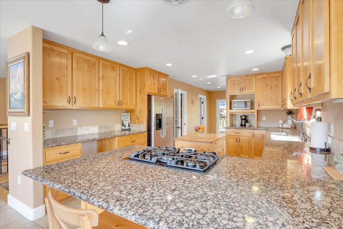 483 Sunrise Rd, Copperopolis, CA 95228