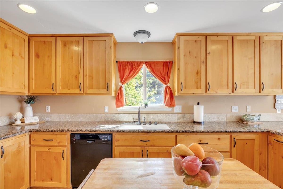 483 Sunrise Rd, Copperopolis, CA 95228