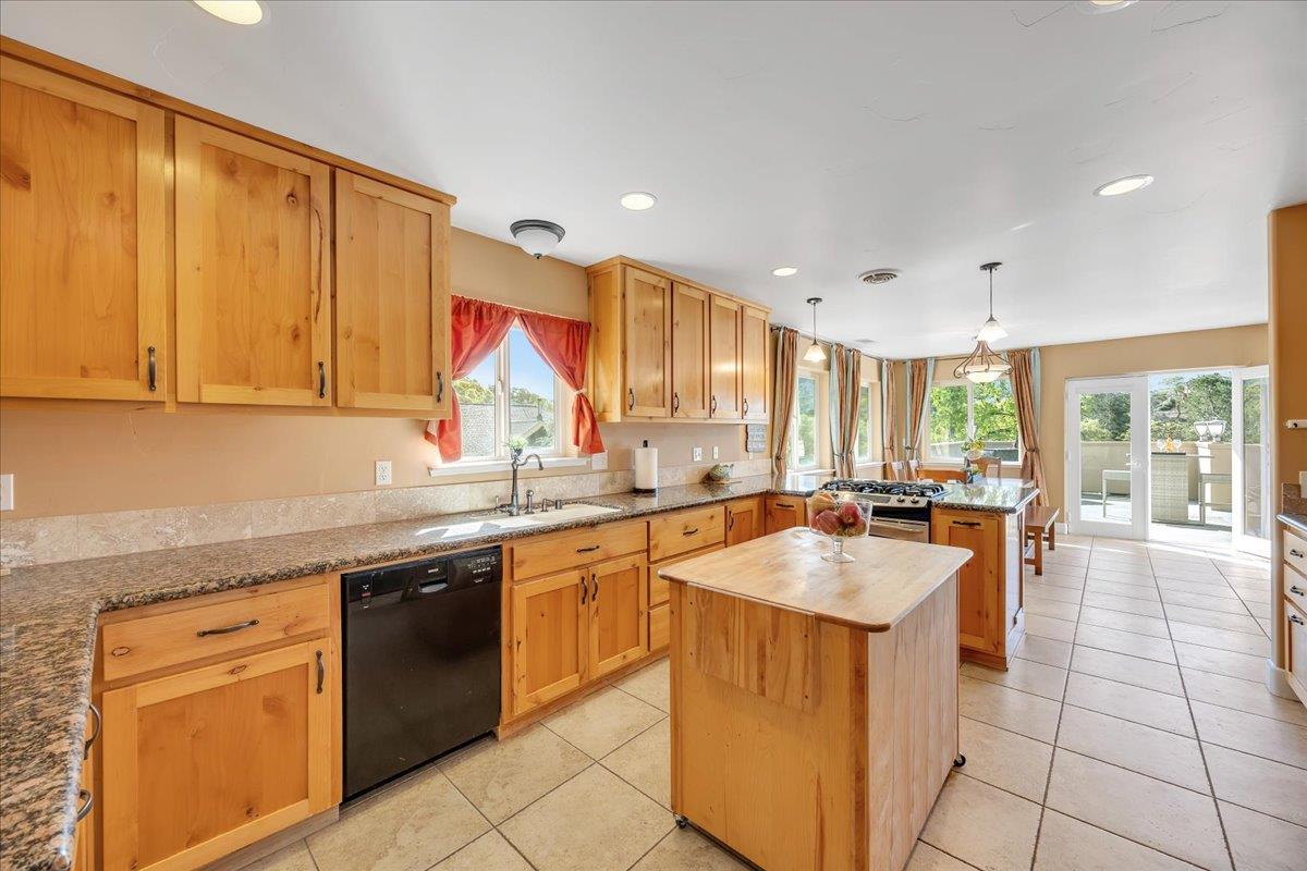 483 Sunrise Rd, Copperopolis, CA 95228