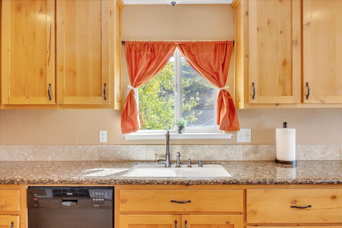 483 Sunrise Rd, Copperopolis, CA 95228