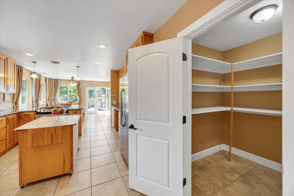 483 Sunrise Rd, Copperopolis, CA 95228