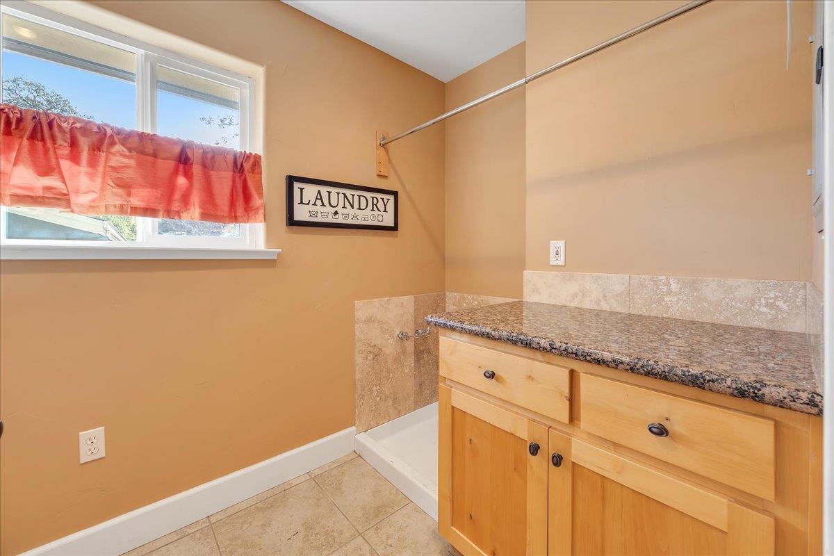 483 Sunrise Rd, Copperopolis, CA 95228