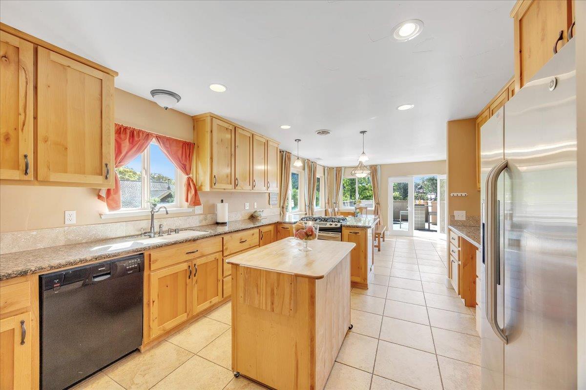 483 Sunrise Rd, Copperopolis, CA 95228