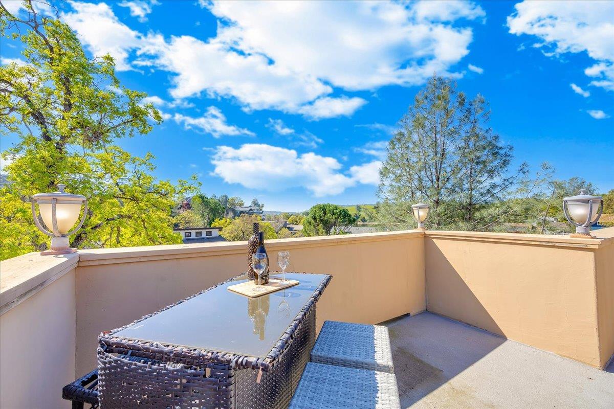 483 Sunrise Rd, Copperopolis, CA 95228