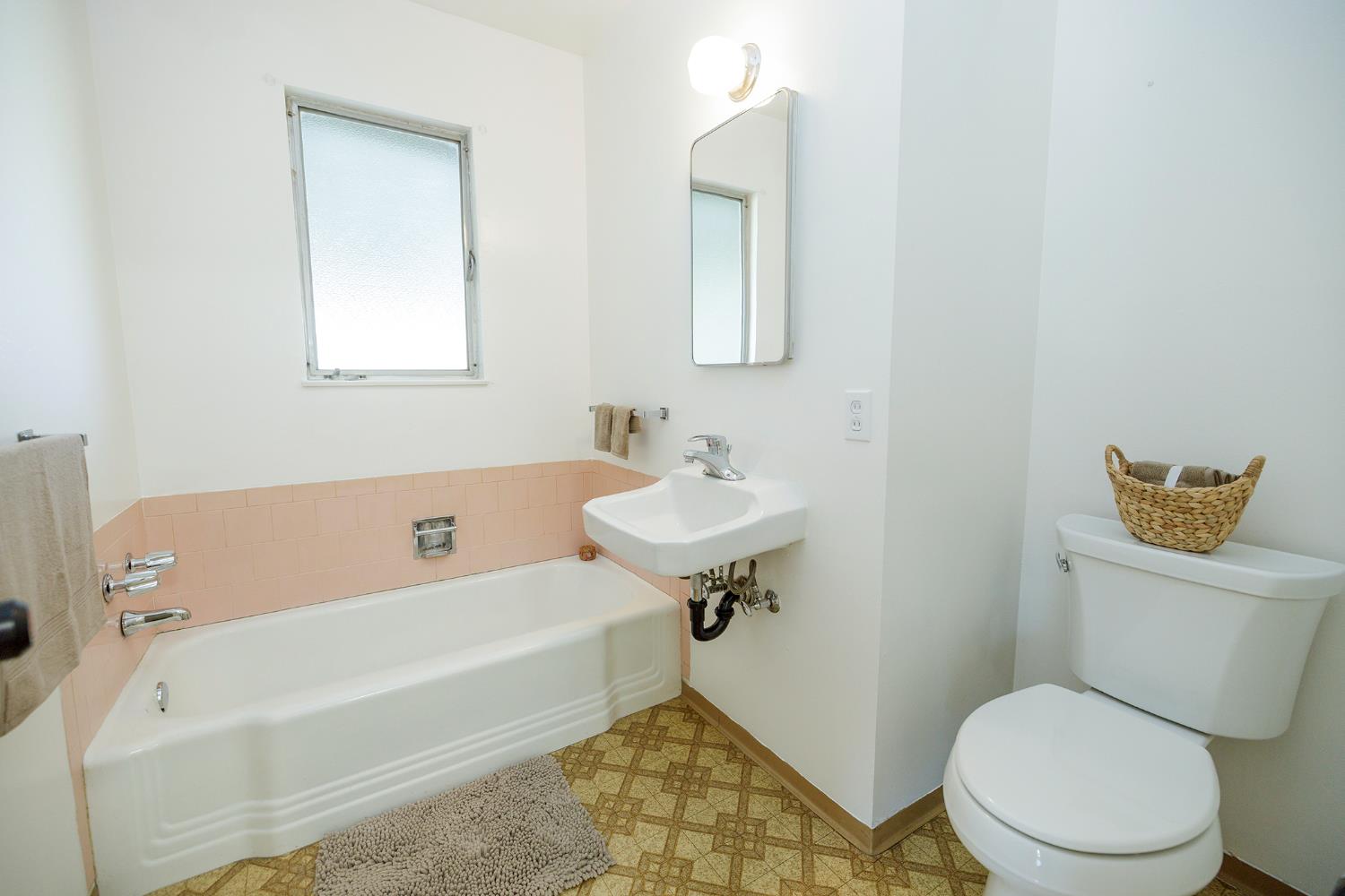 1405 Theo Ave, Modesto, CA 95350