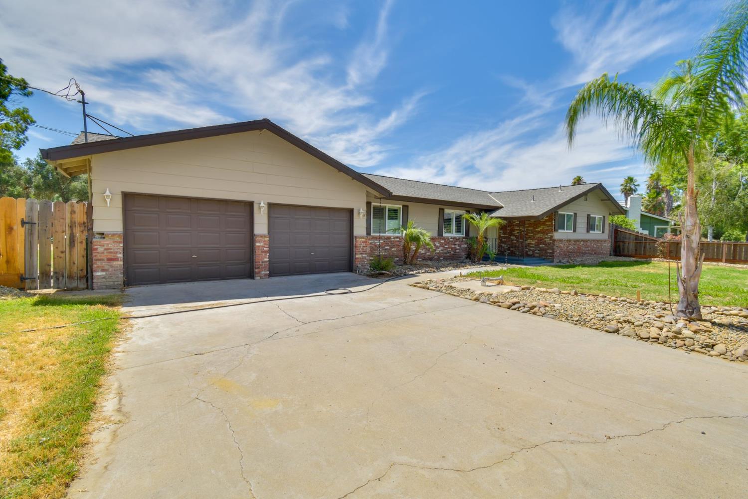 6034 Country Club Pl, Merced, CA 95340