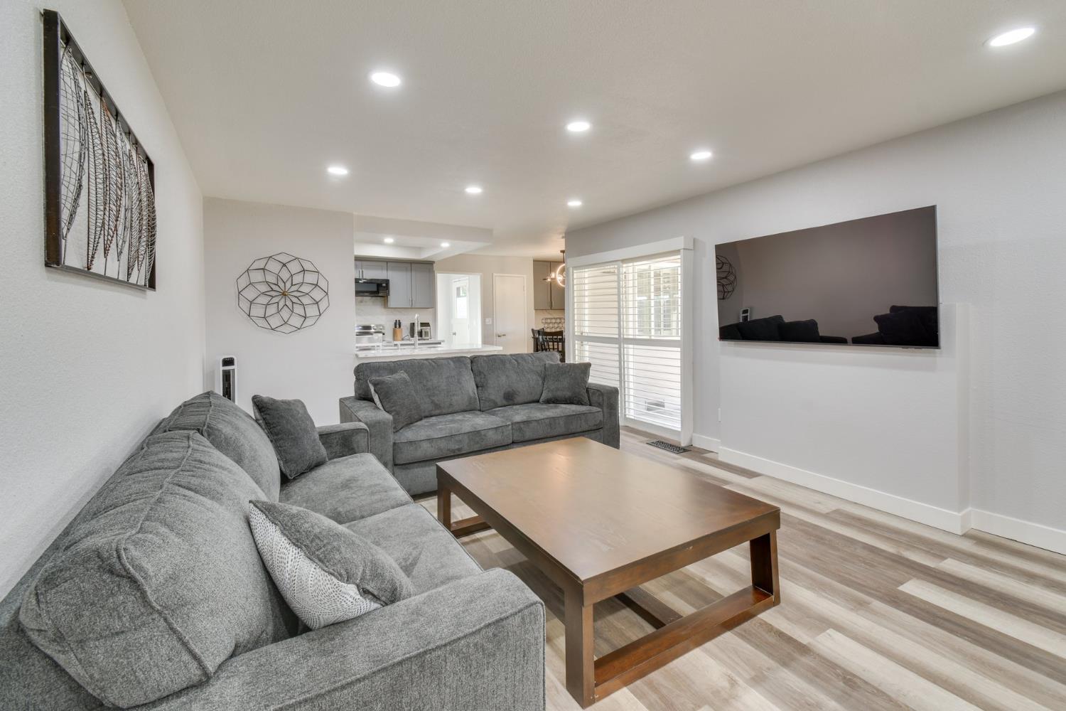 6034 Country Club Pl, Merced, CA 95340