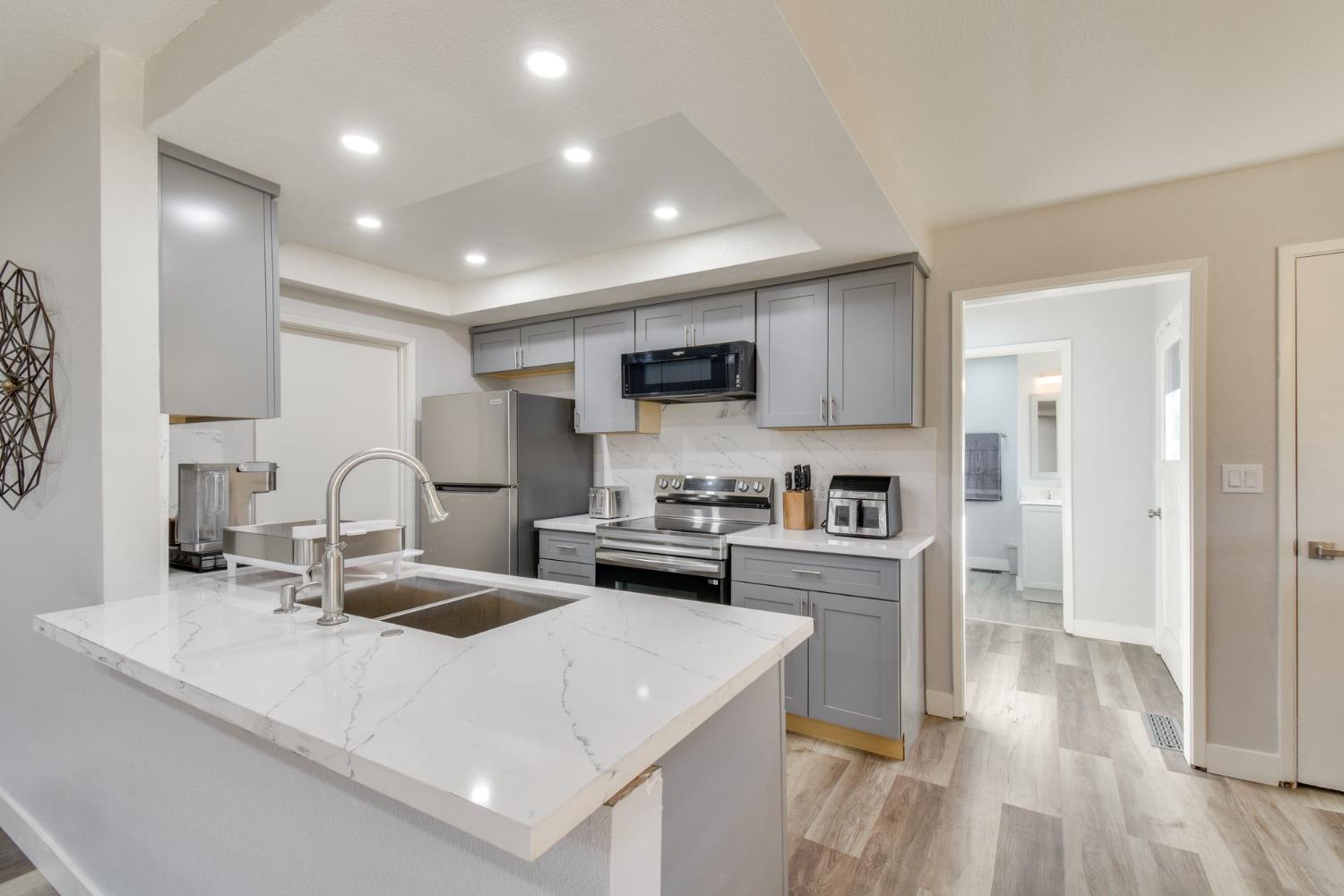 6034 Country Club Pl, Merced, CA 95340