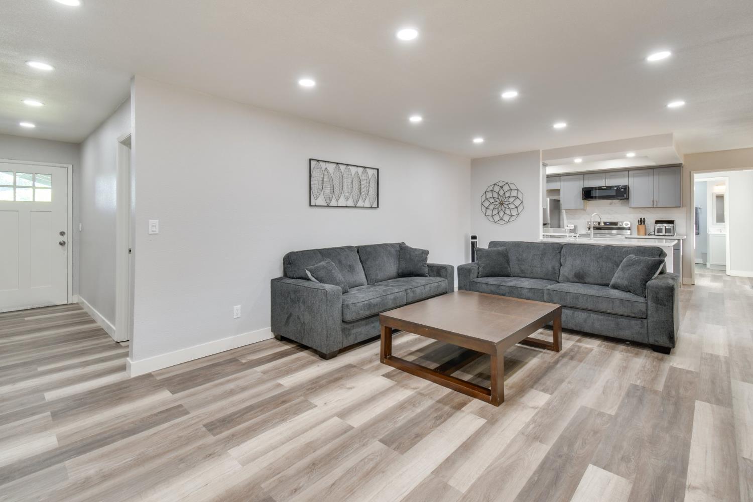 6034 Country Club Pl, Merced, CA 95340