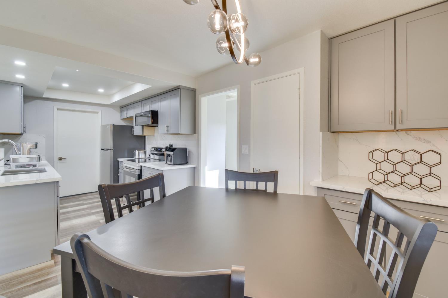 6034 Country Club Pl, Merced, CA 95340