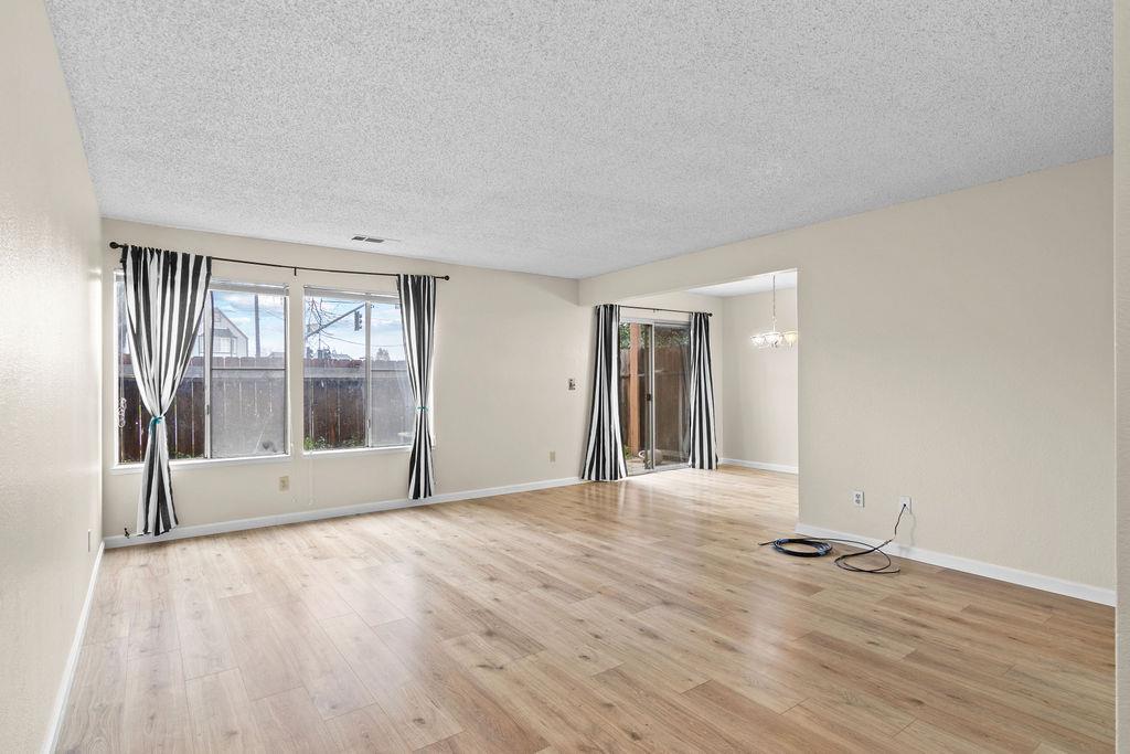 495 Cherry Ln #B, Manteca, CA 95337