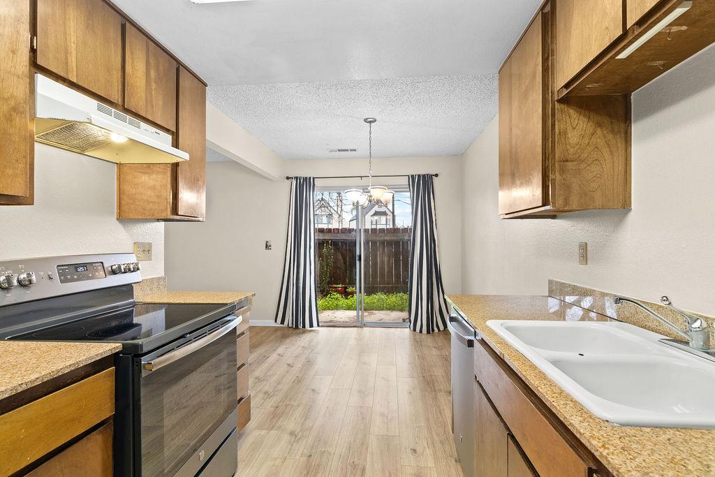 495 Cherry Ln #B, Manteca, CA 95337