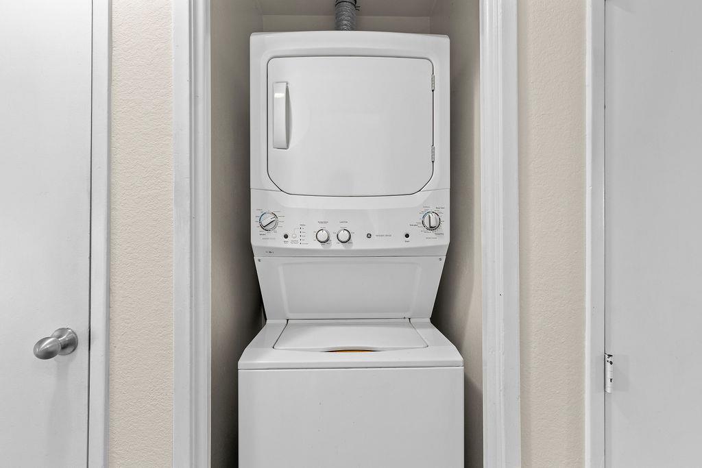 495 Cherry Ln #B, Manteca, CA 95337