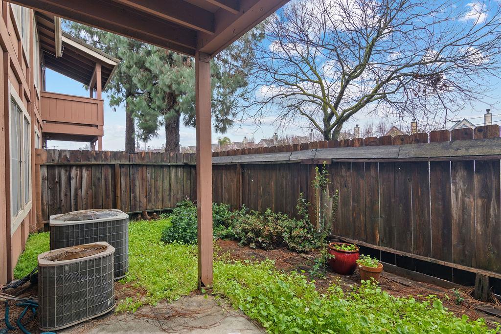 495 Cherry Ln #B, Manteca, CA 95337