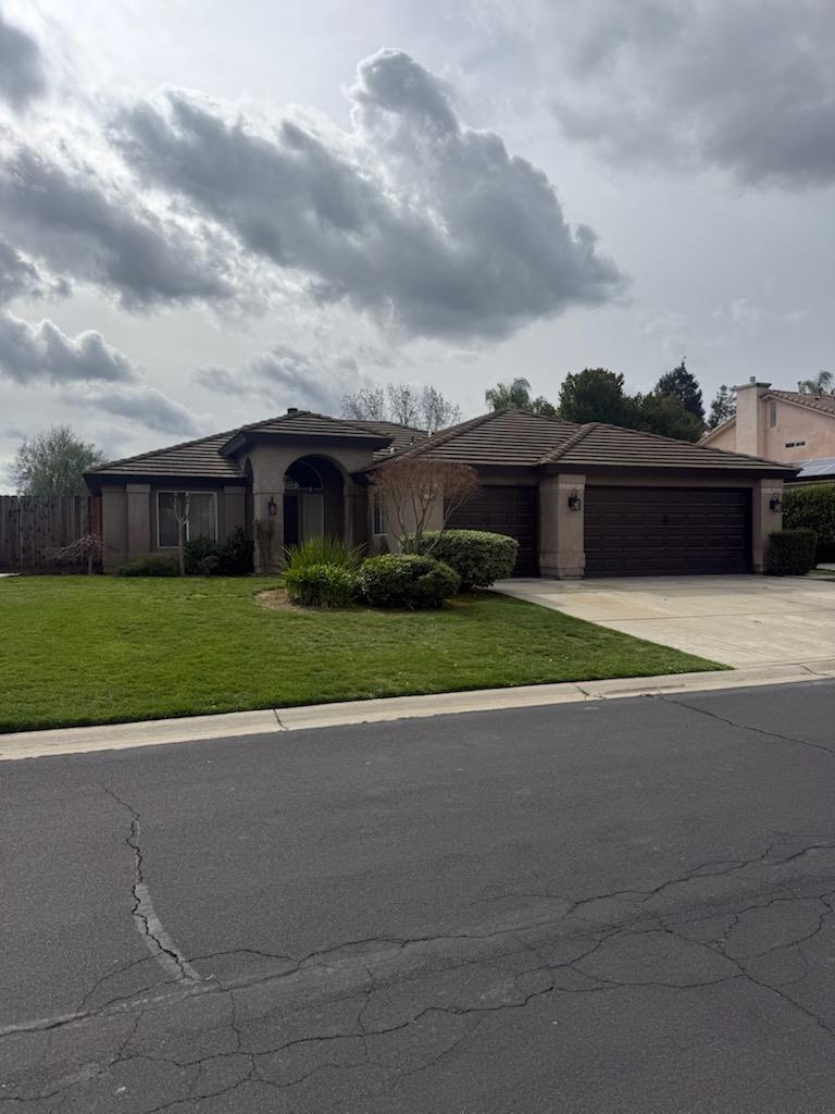 7290 Edgewater, Chowchilla, CA 93610