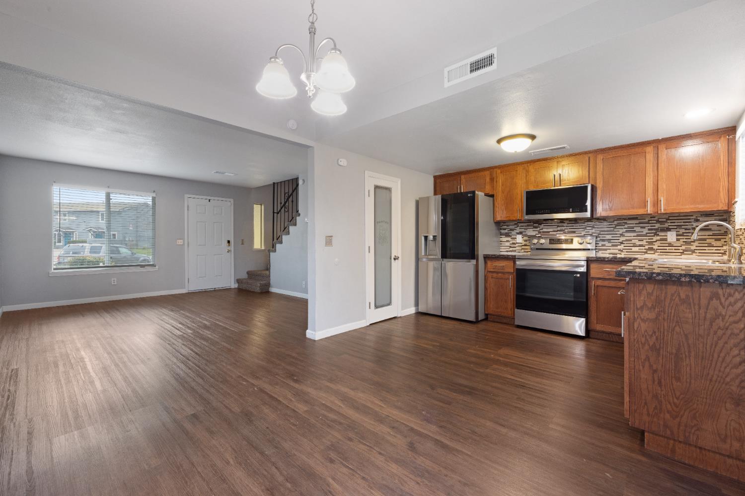 1664 W North Bear Creek Dr, Merced, CA 95348