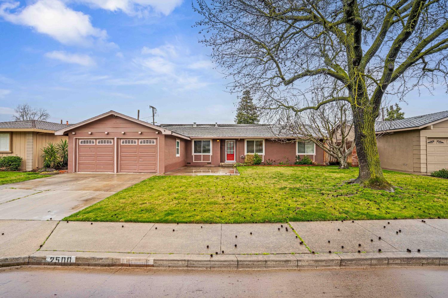 2500 Mira Flores Dr, Turlock, CA 95380