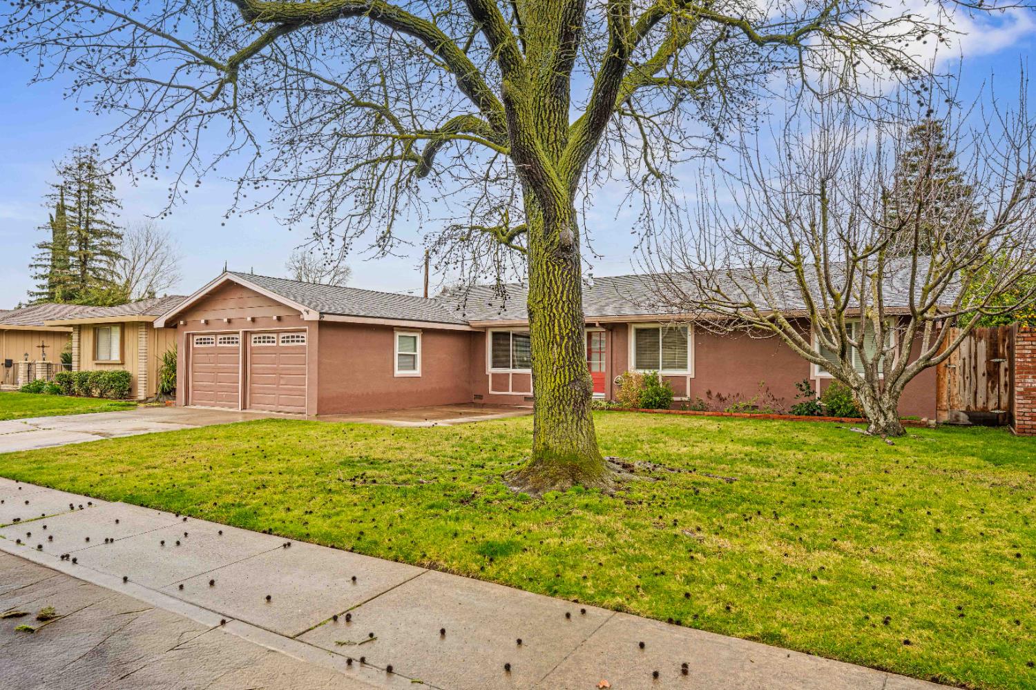 2500 Mira Flores Dr, Turlock, CA 95380