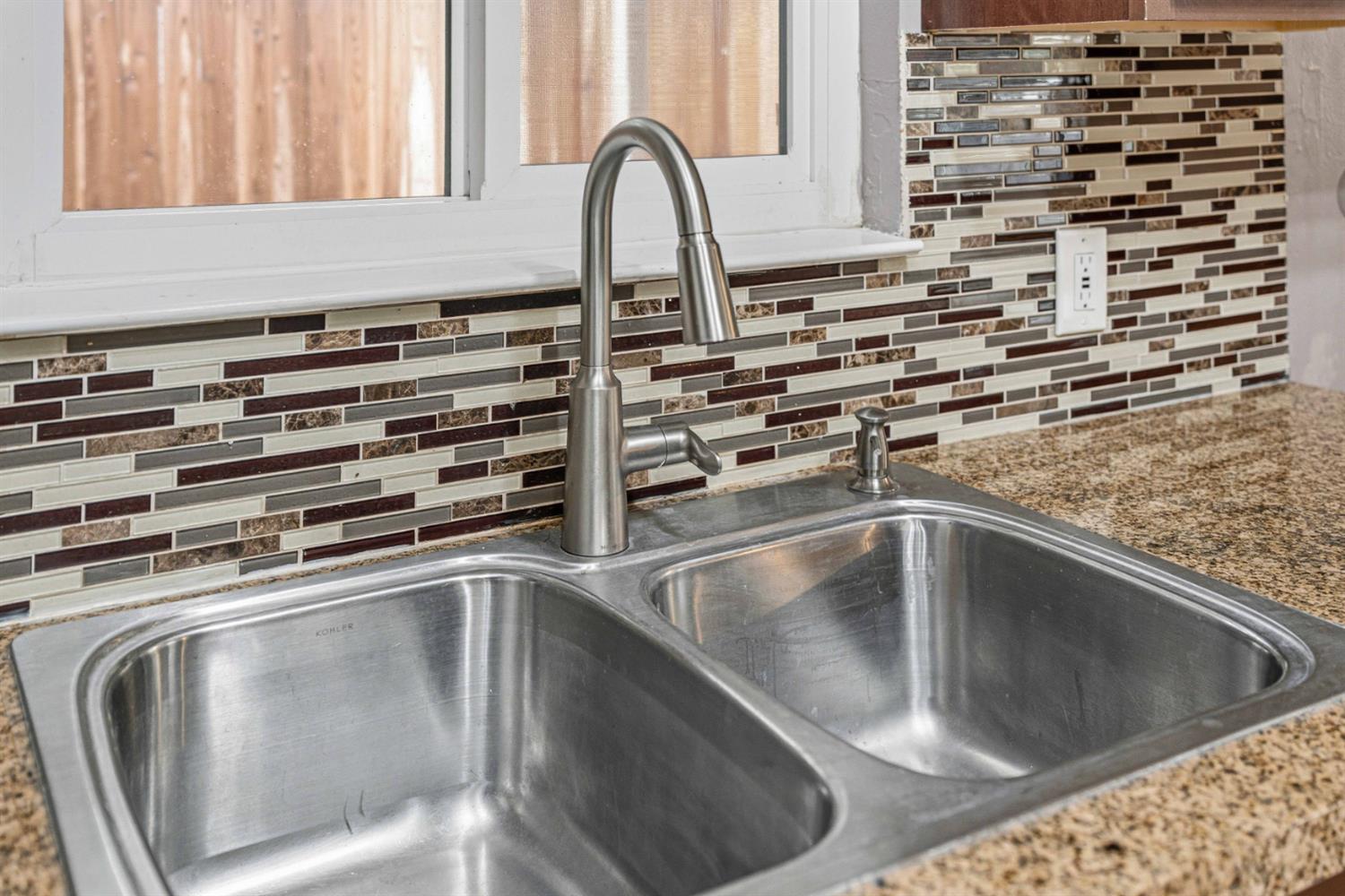 2500 Mira Flores Dr, Turlock, CA 95380