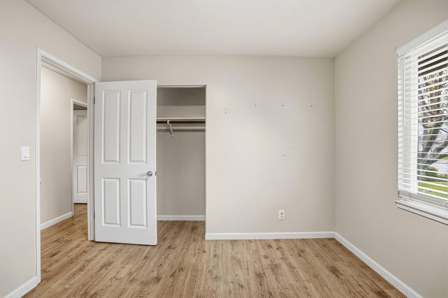 2500 Mira Flores Dr, Turlock, CA 95380