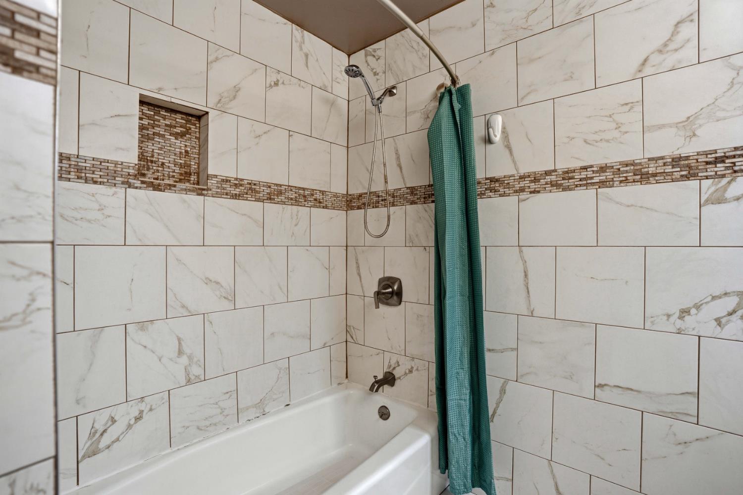 2500 Mira Flores Dr, Turlock, CA 95380