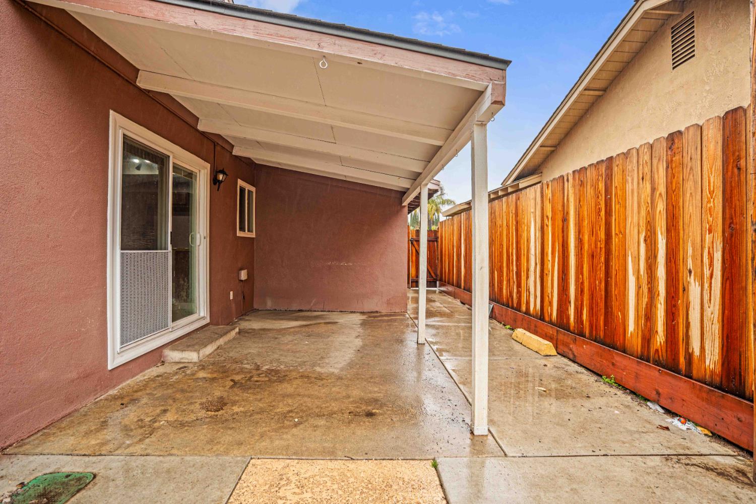 2500 Mira Flores Dr, Turlock, CA 95380