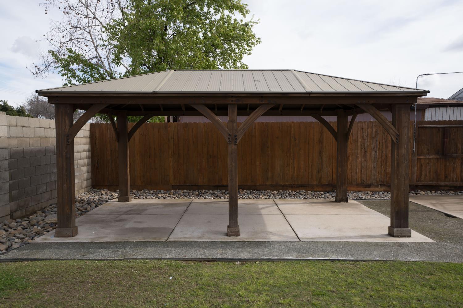 1576 E Warner, Fresno, CA 93710