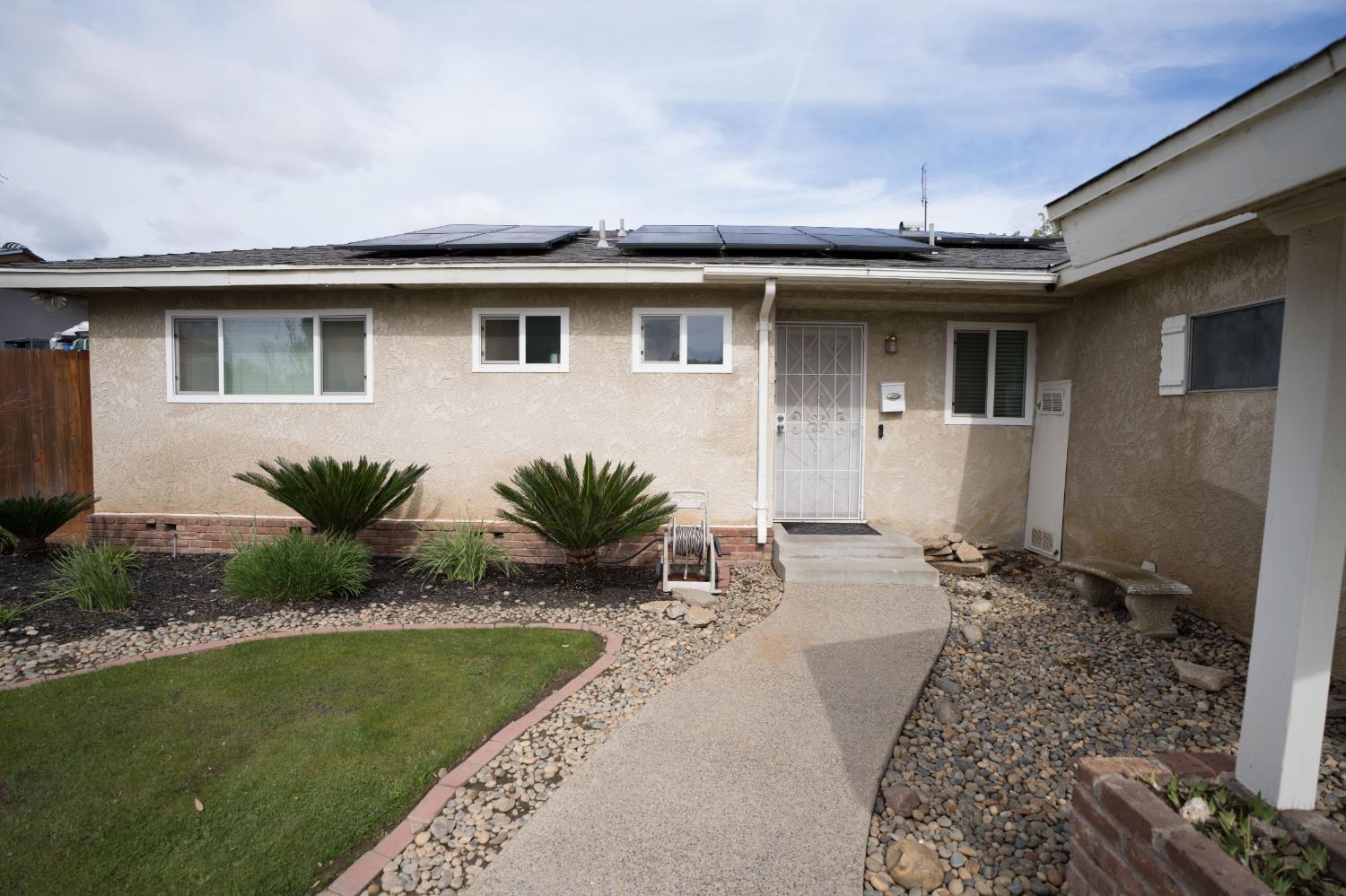 1576 E Warner, Fresno, CA 93710