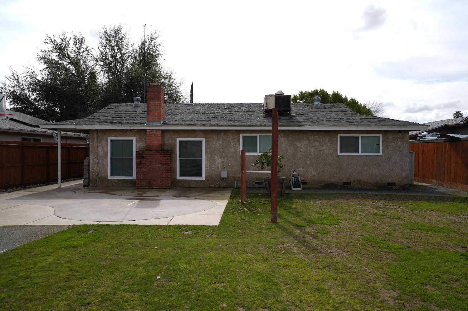 1576 E Warner, Fresno, CA 93710