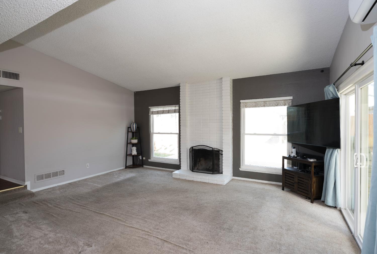 1576 E Warner, Fresno, CA 93710