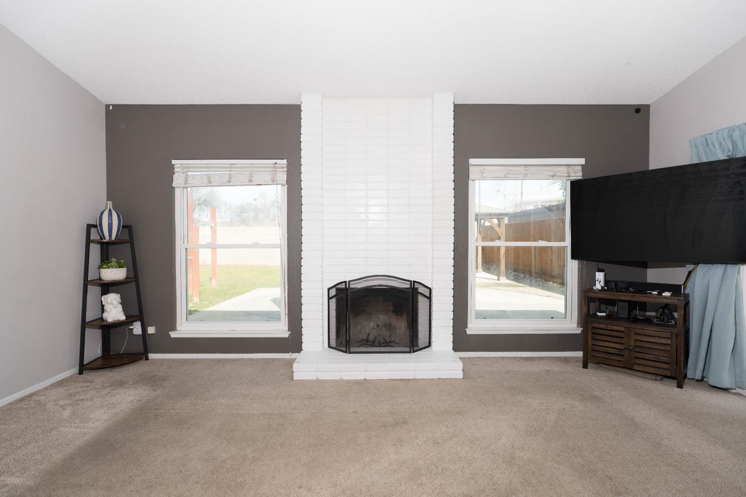 1576 E Warner, Fresno, CA 93710