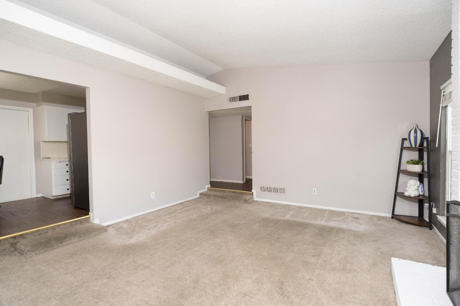 1576 E Warner, Fresno, CA 93710