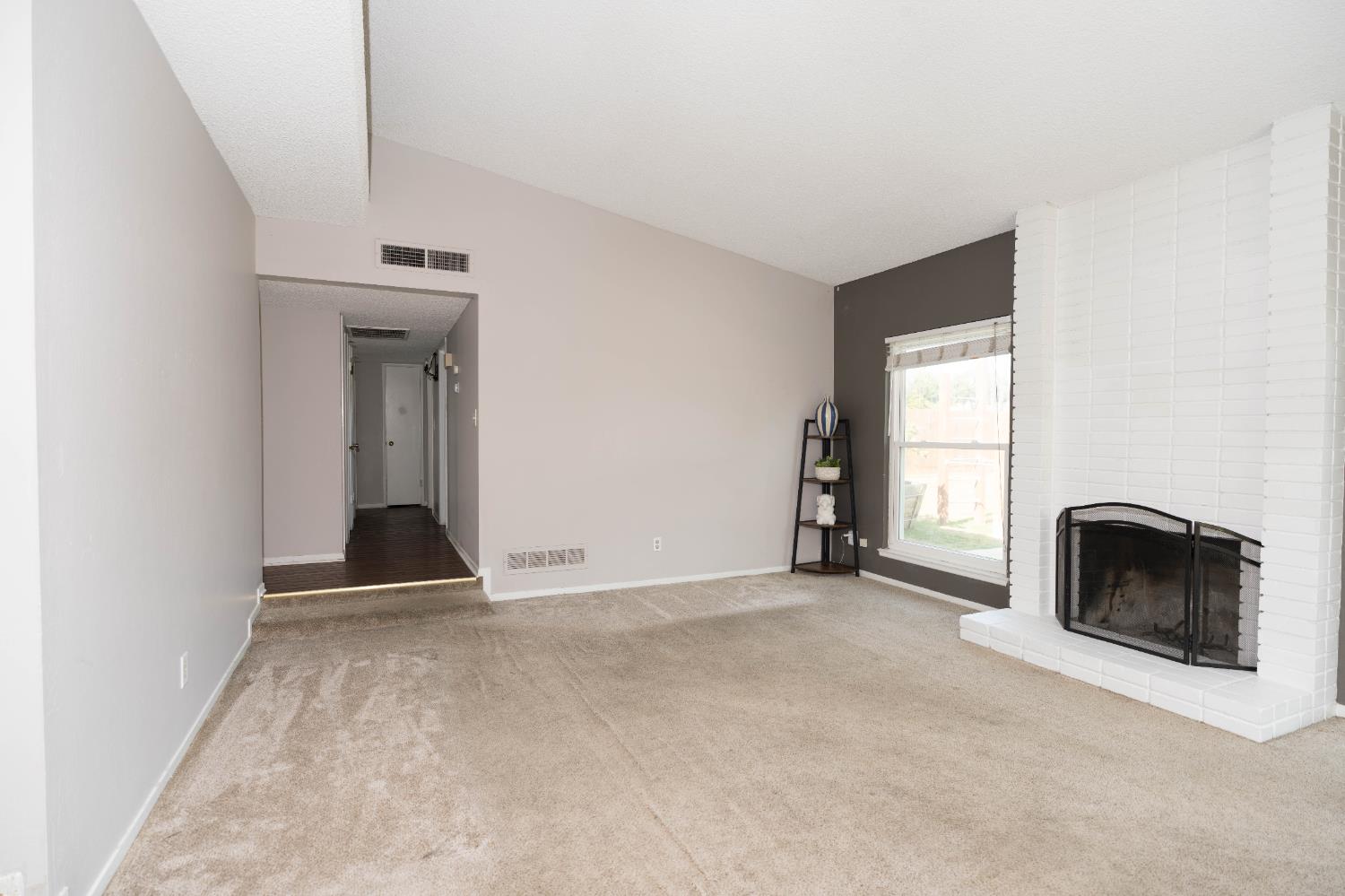 1576 E Warner, Fresno, CA 93710