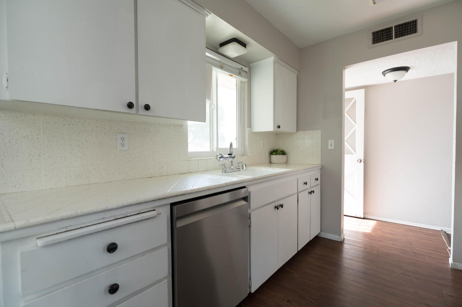 1576 E Warner, Fresno, CA 93710