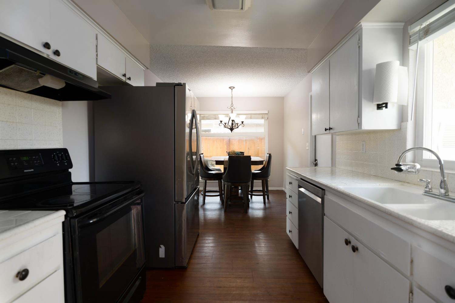 1576 E Warner, Fresno, CA 93710