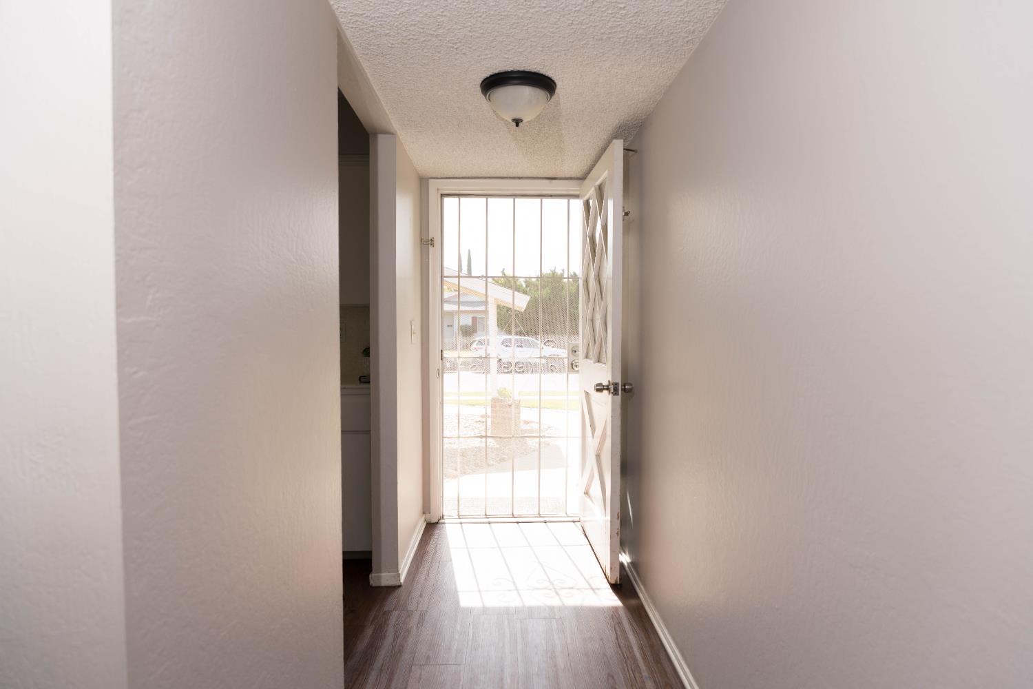 1576 E Warner, Fresno, CA 93710