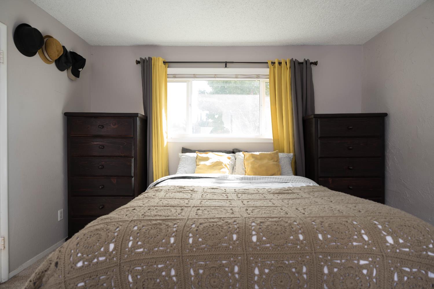 1576 E Warner, Fresno, CA 93710