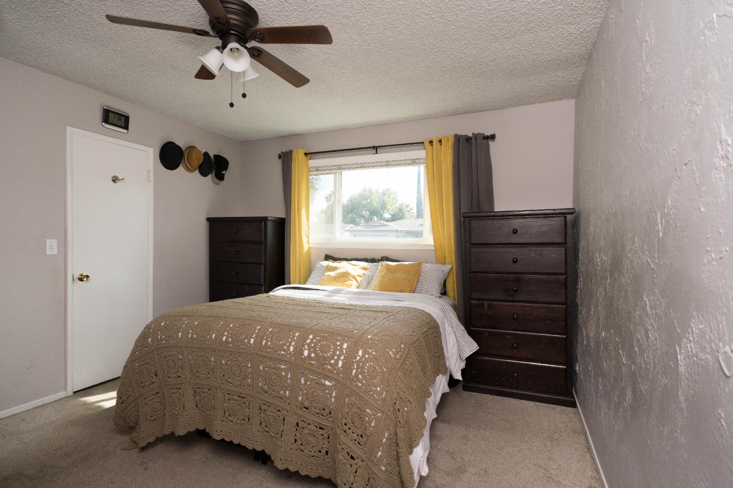 1576 E Warner, Fresno, CA 93710