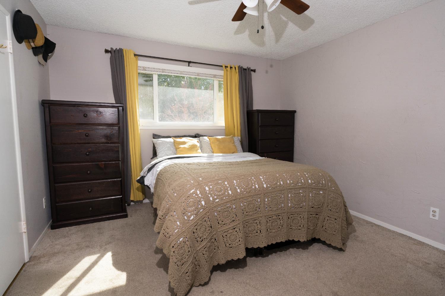 1576 E Warner, Fresno, CA 93710