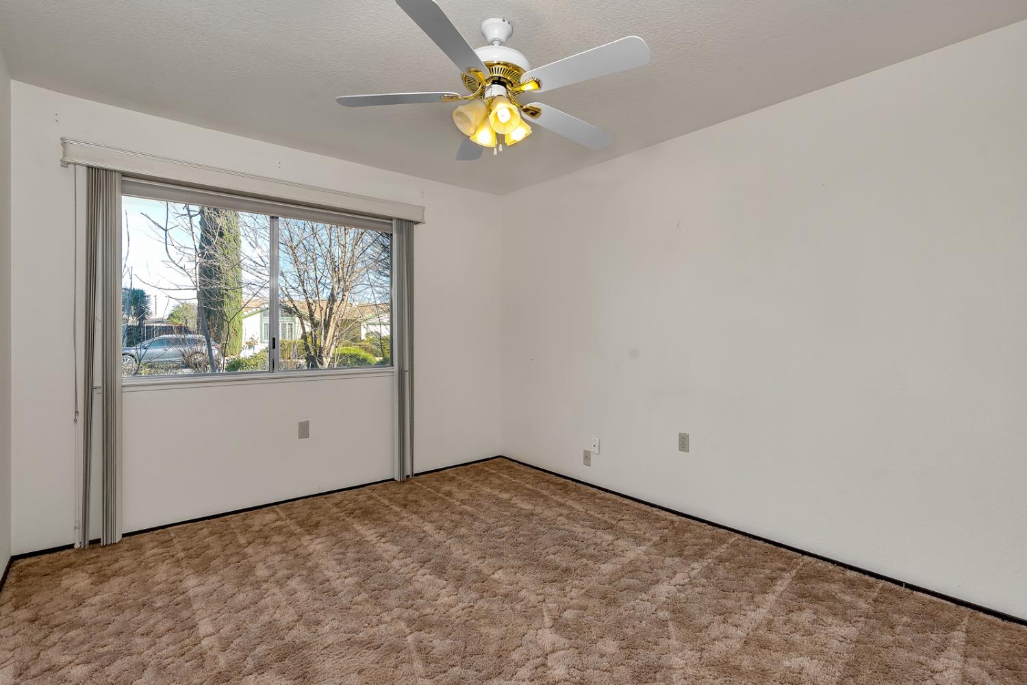 1323 Chukar St, Los Banos, CA 93635