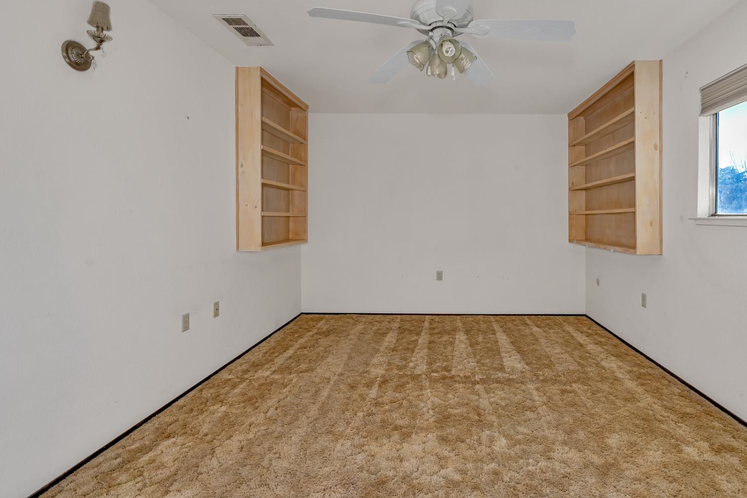 1323 Chukar St, Los Banos, CA 93635