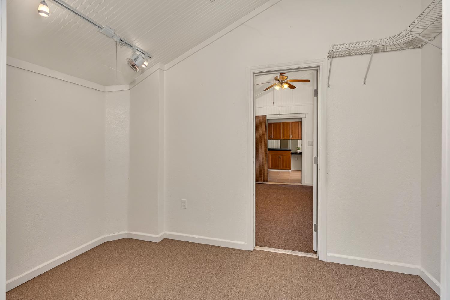 1323 Chukar St, Los Banos, CA 93635